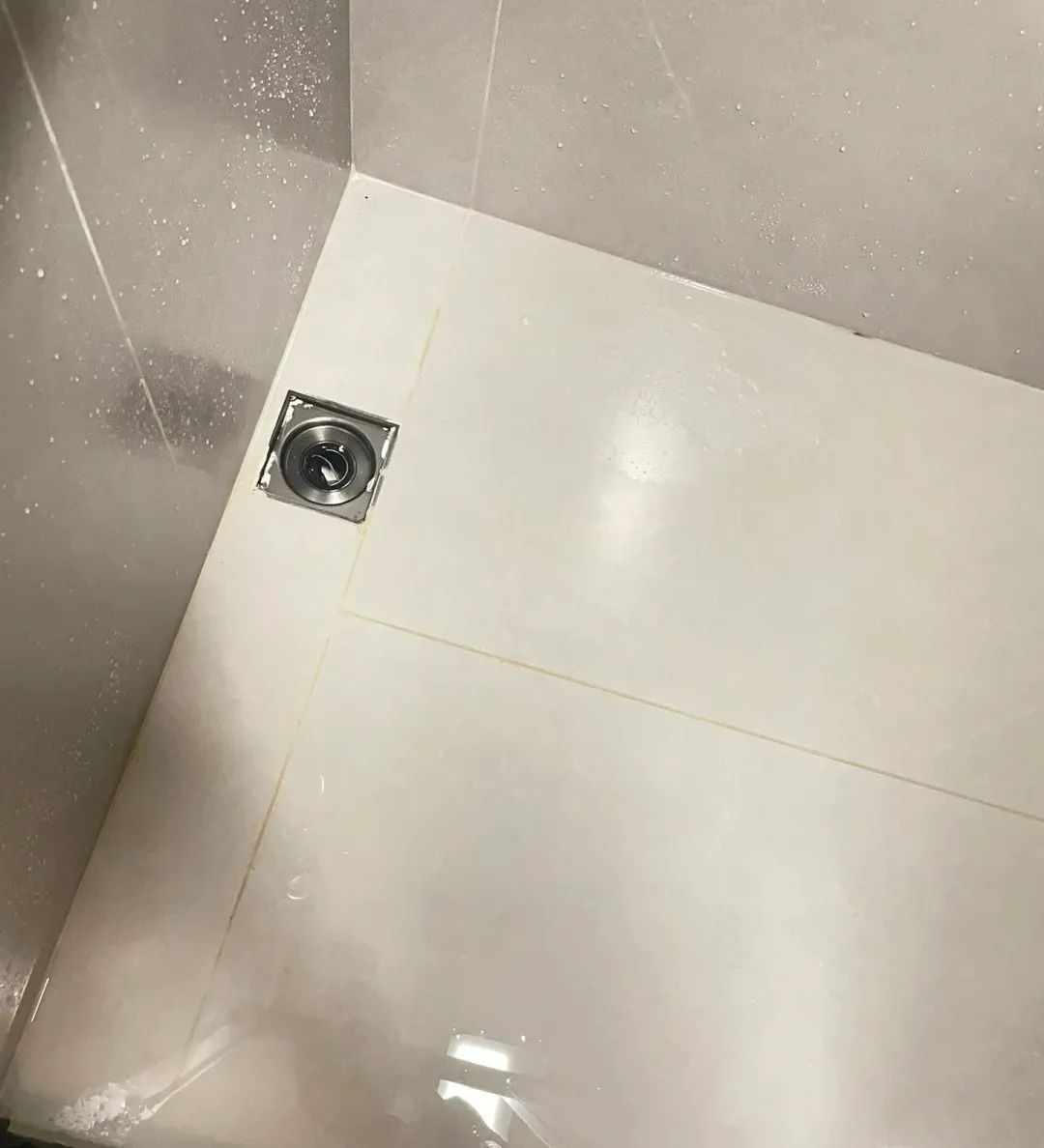 美缝变色.jpg 美缝变色.jpg